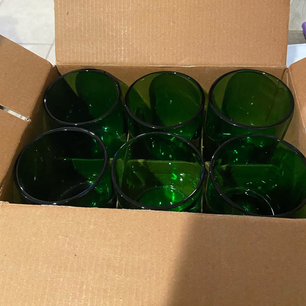 Green Glassware Set - Picture 7 of 10